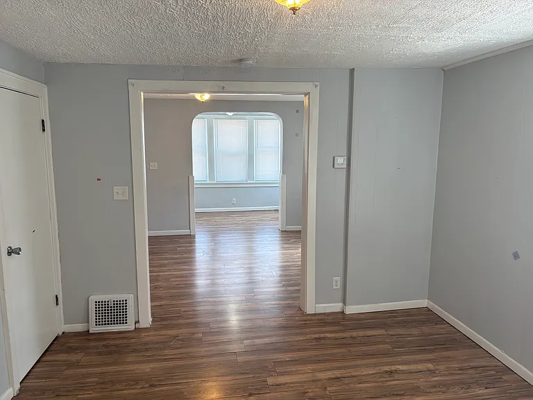 1303 Erie St S — Photo 16