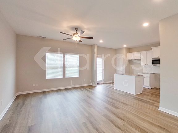 3rd image of 484 Narrow Bridge Ct