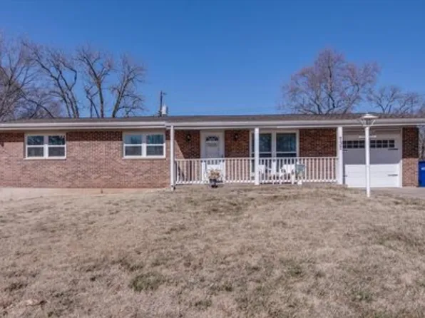 737 Southshire Dr, Saint Louis, MO 63125