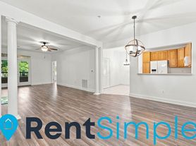 13890 Chelmsford Dr, Gainesville, VA