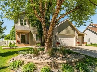 1313 S Dundee Dr, Sioux Falls, SD 57106