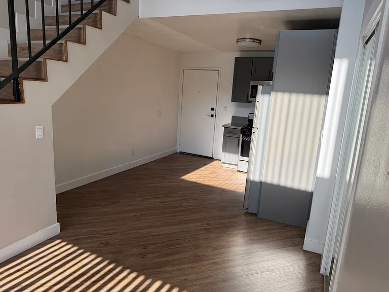 310 1/4 S Kenmore Ave #201 — Photo 18