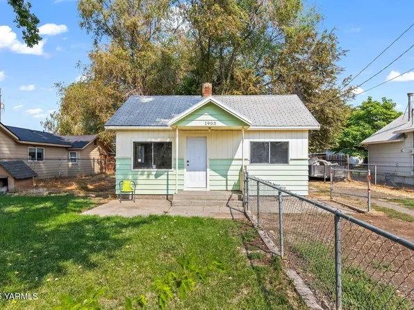 1903 Simpson Ln, Yakima, WA 98901