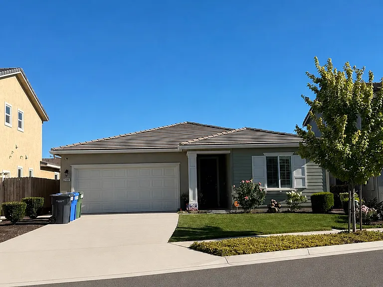 Bungalow Ln — Photo 1