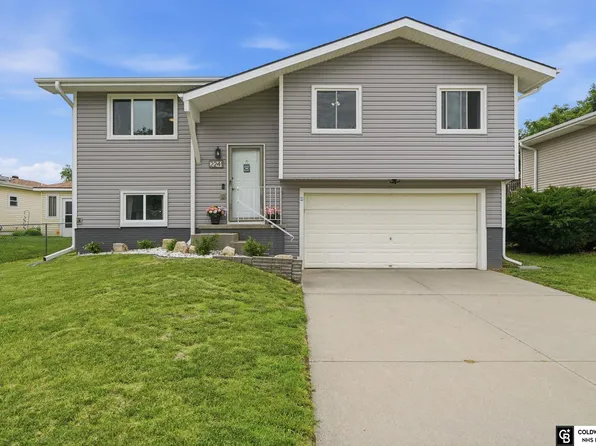 2241 W Laguna Rd, Lincoln, NE 68522