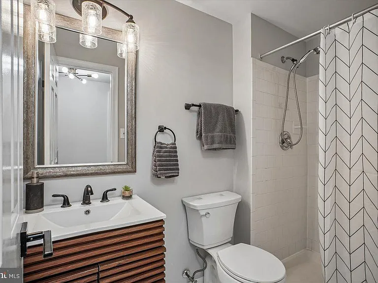 10108 Ebenshire Ct — Photo 17