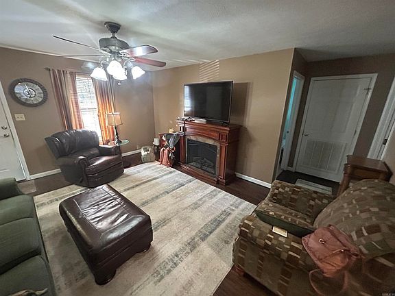 4th image of 38 Hartwell Cir
