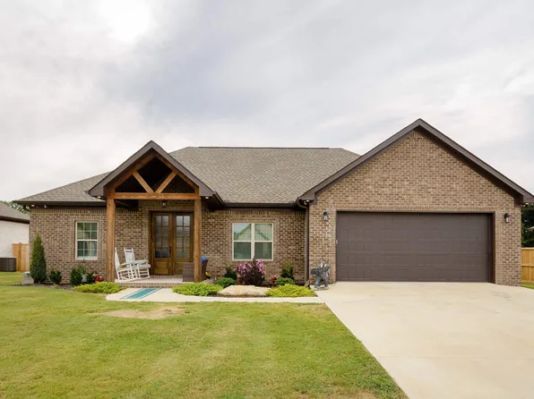 1214 Glendora Ave, Tuscumbia, AL 35674