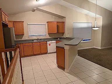3 bed, 1845 sqft, $2,099 — Photo 2