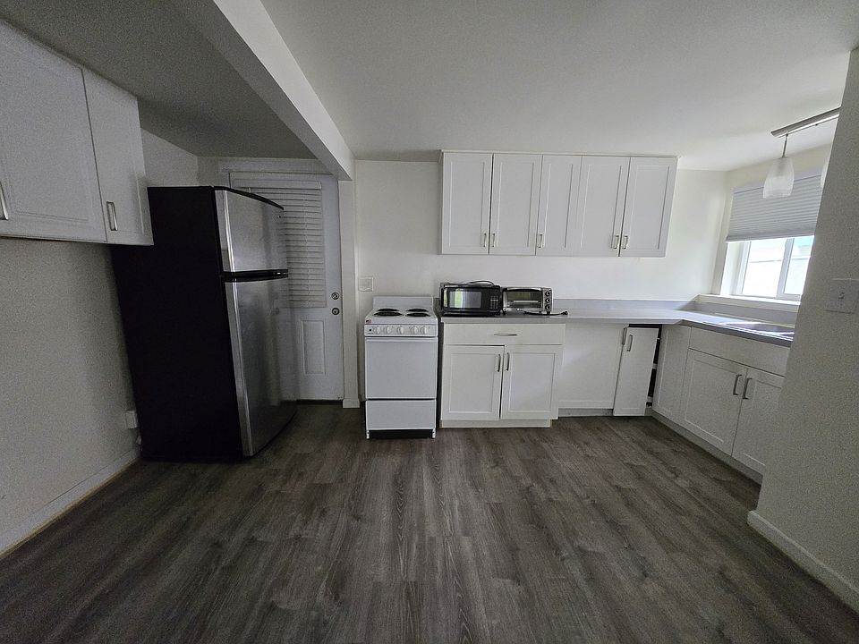2nd image of 3622 Waaloa Pl #B
