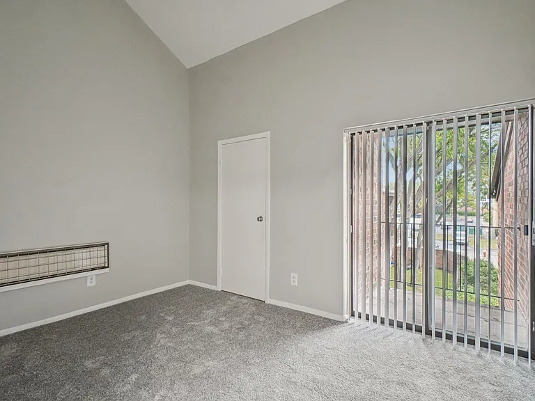 Palms East Apartments — Photo 12