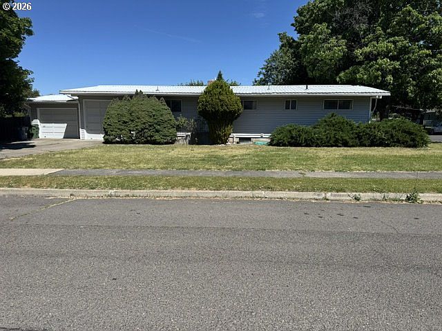 1st image of 401 3rd St