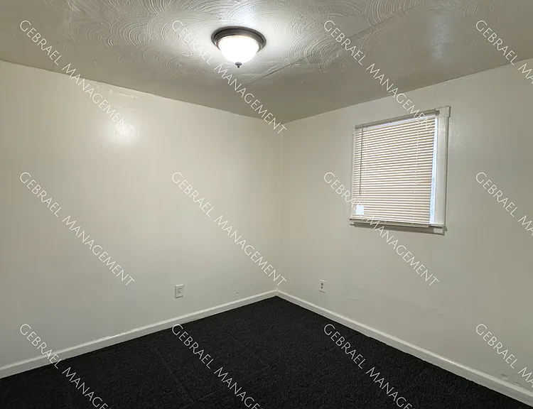 5485 Detroit St — Photo 4