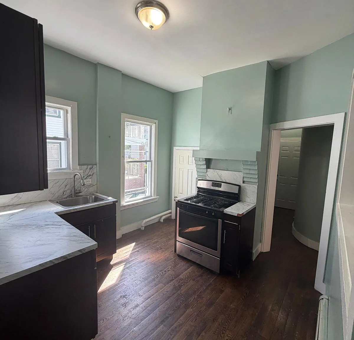 4 bed, 1600 sqft, $2,500 — Photo 2