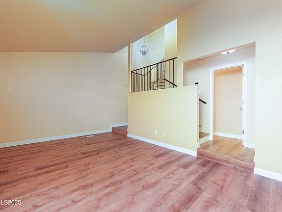 5th image of 4220 Pheasant Dr