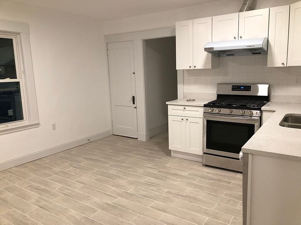 1st image of 137 Safford St #1