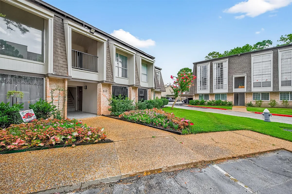 Building Photo - 12633 Memorial Dr #216