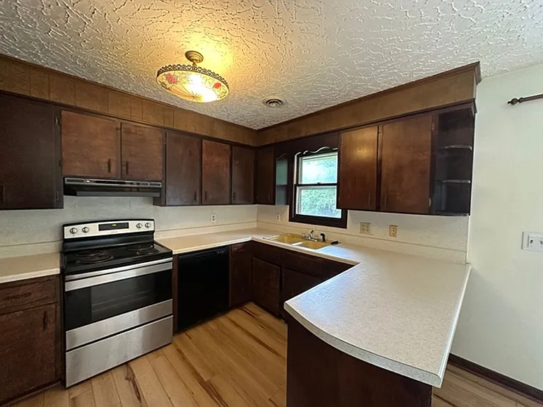 706 McBryde Dr — Photo 5