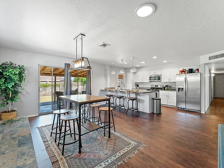 226 E Erie Dr #3 — Photo 4