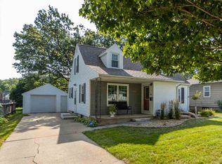 1305 Vermont St, Waterloo, IA 50702