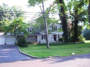 2 Harbor Ridge Dr, Centerport, NY 11721