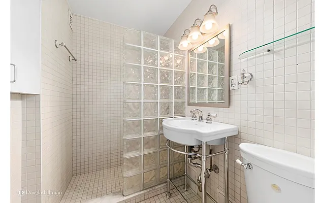 Rented by Douglas Elliman | media 6
