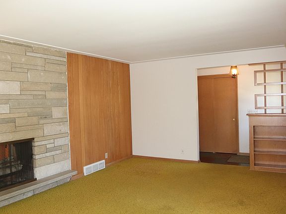 4th image of 760 Carpenter Ave NW