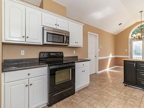 5th image of 2032 Sylvan Lake Dr