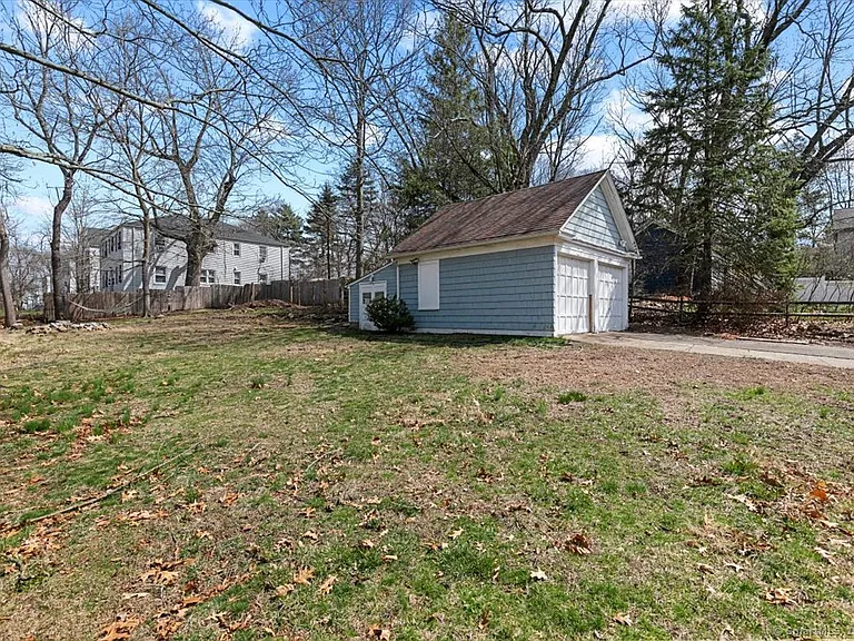 233 Highland St — Photo 32
