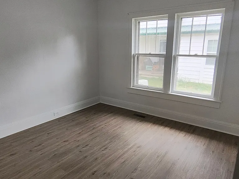 352 Main St — Photo 18