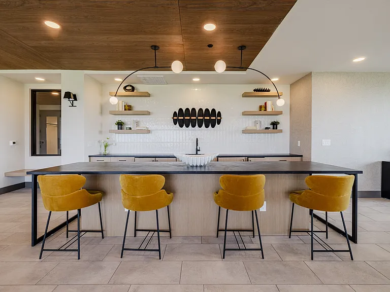 Del Via Apartments — Photo 10