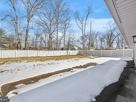 5th image of 131 Ivy Hill Rd