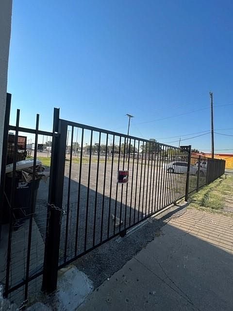 1st image of 5002 E Grand Ave