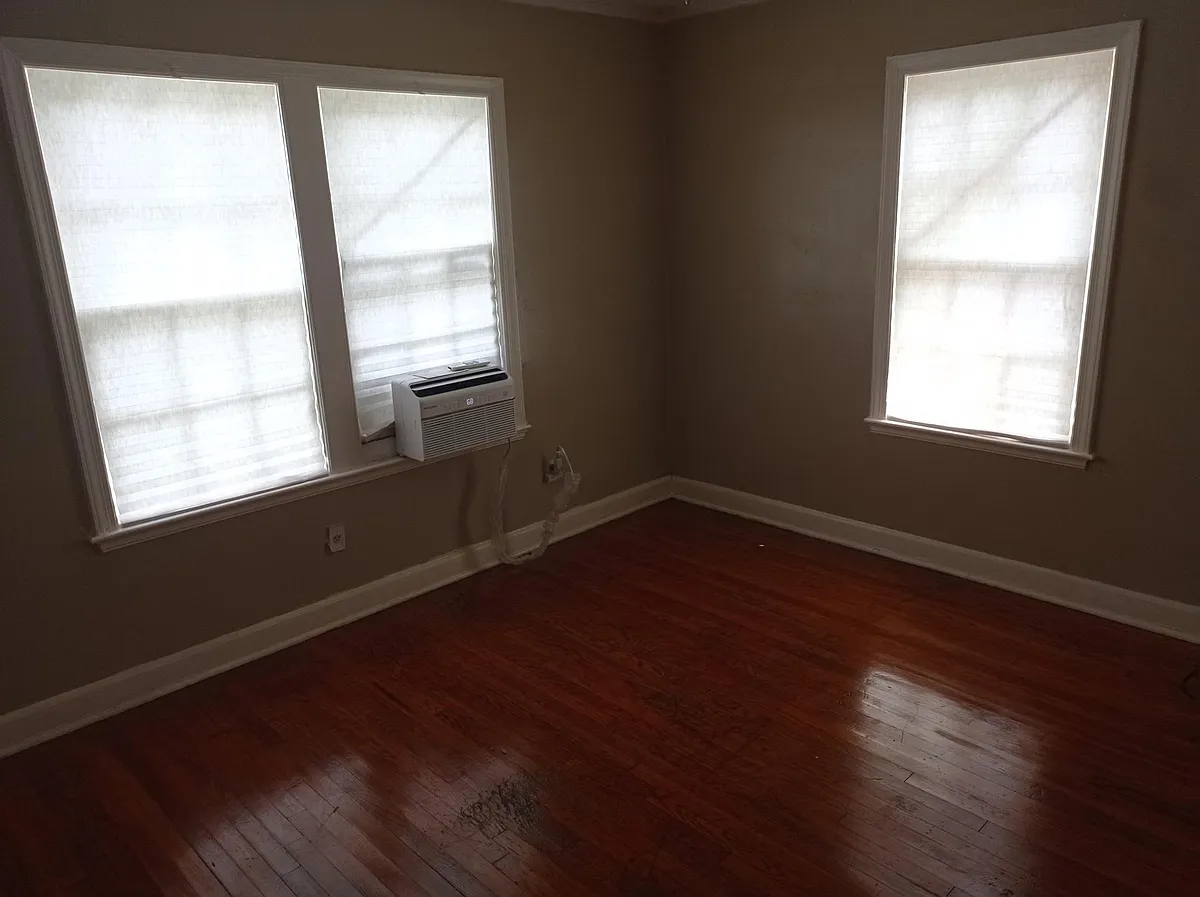 Building Photo - 1864 Vollintine Ave #2