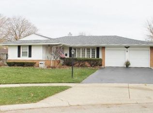 684 Brantwood Ct, Elk Grove Village, IL 60007