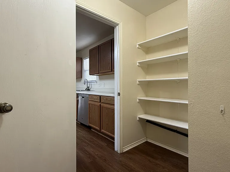 4105 Kings Canyon Dr — Photo 9