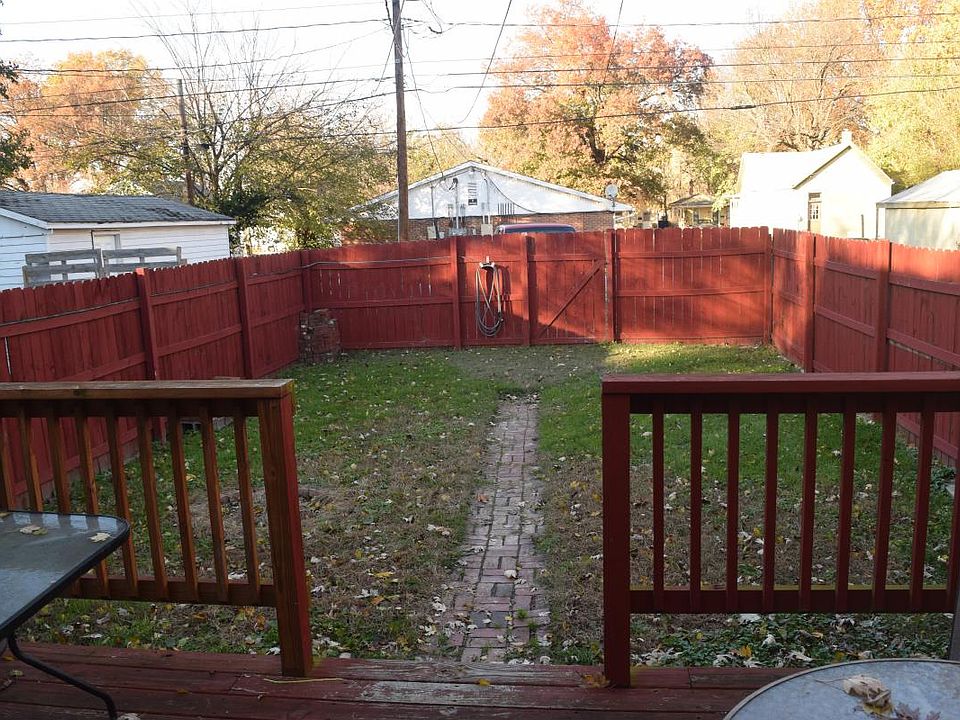 2nd image of 1322 E Walnut St