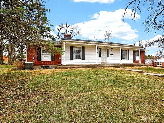 2nd image of 30 Lynn Rae Cir