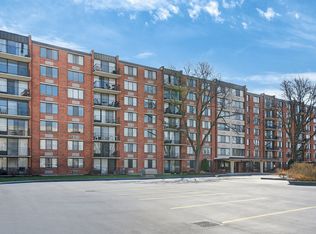 2000 Saint Regis Dr APT 2B, Lombard, IL 60148
