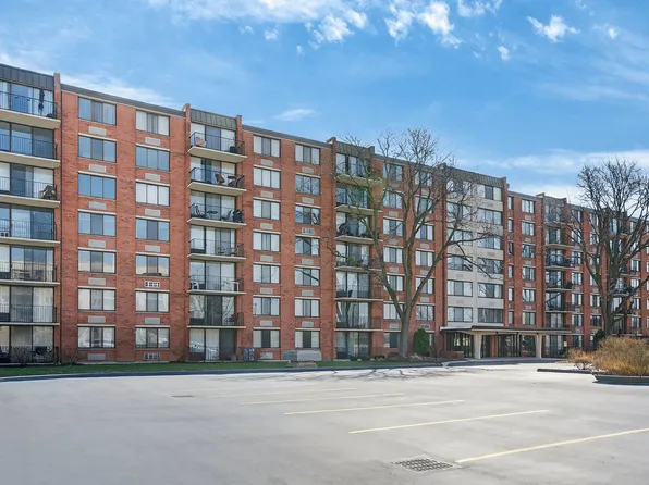 2000 Saint Regis Dr APT 2B, Lombard, IL 60148