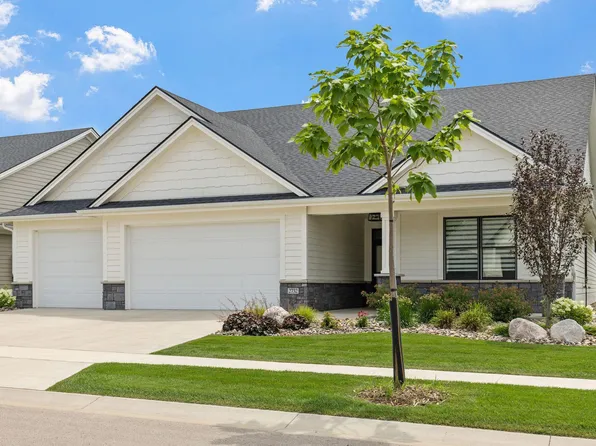 2732 Bentley Dr SW, Rochester, MN 55902