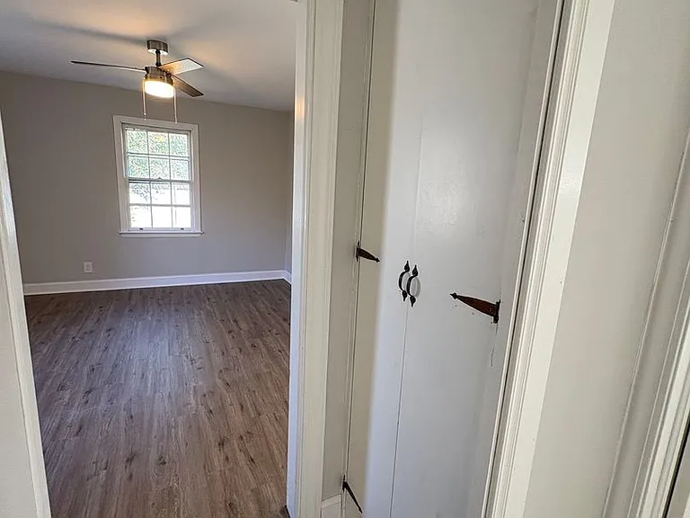 3 bedroom 3 bath in Spartanburg with Lots of Space Workshop in the garage!! — Photo 9