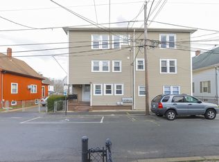 39 Bourne St APT 3, Bristol, RI 02809