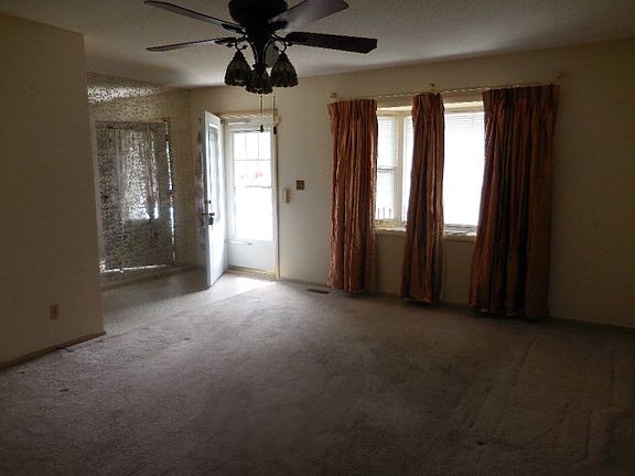4th image of 2305 N Jackson St