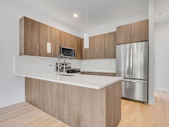 2nd image of 2926 W Medill Ave #4