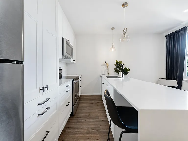 327 Catherine St — Photo 37
