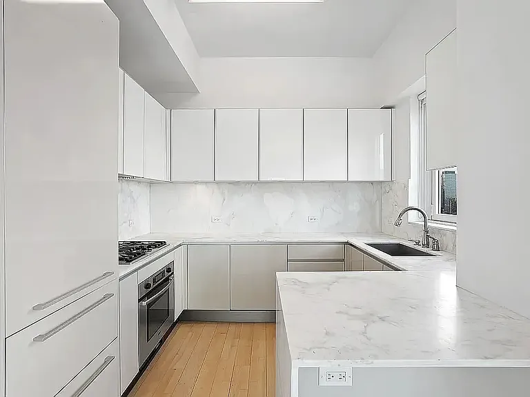 322 W 57th St #36D — Photo 3