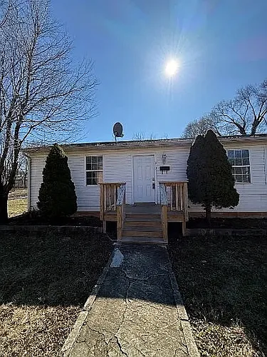 213 Laurel St Photo 1