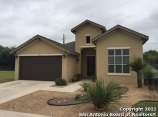 137 N Sutton Pl, Uvalde, TX 78801