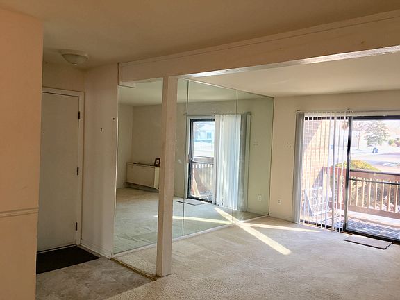 3rd image of 801 Garden Cir Unit 1